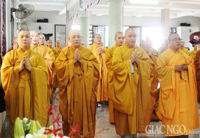 TP.HCM: Chư Tăng Q.Gò Vấp bố-tát trong mùa An cư ảnh 3 4hk.jpg