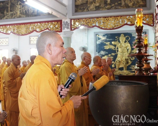 TP.HCM: Chư Tăng Q.Gò Vấp bố-tát trong mùa An cư ảnh 4 5hk.jpg