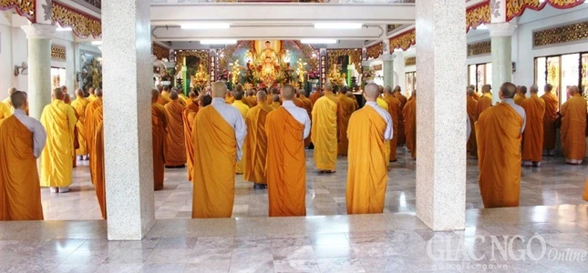 TP.HCM: Chư Tăng Q.Gò Vấp bố-tát trong mùa An cư ảnh 5 6hk.jpg
