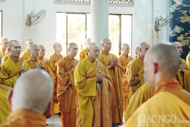 TP.HCM: Chư Tăng Q.Gò Vấp bố-tát trong mùa An cư ảnh 6 8hk.jpg