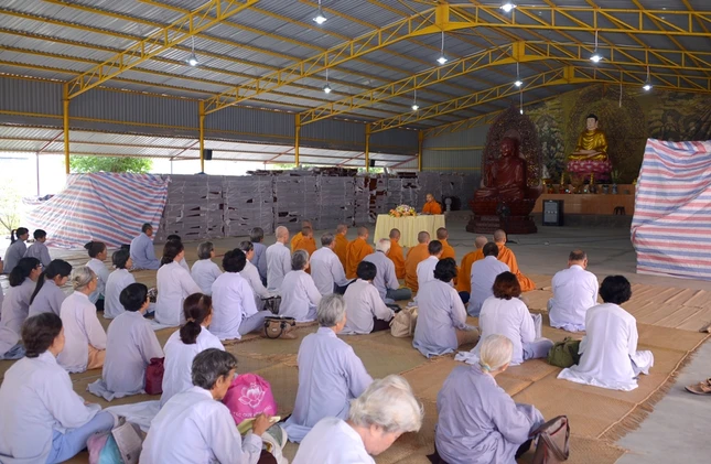 Khoa tu ngay 2-8 (2).JPG