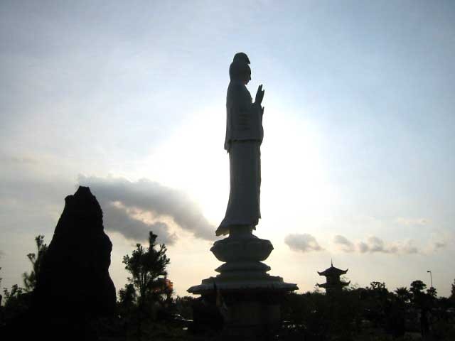 Chuyện của chị tôi ảnh 1 Quan Am.jpg