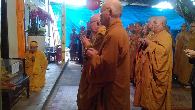 Lễ truy niệm và di quan cố HT.Thích Quảng Tuệ ảnh 3 co ht5.jpg