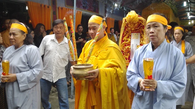 Lễ truy niệm và di quan cố HT.Thích Quảng Tuệ ảnh 4 co ht6.jpg