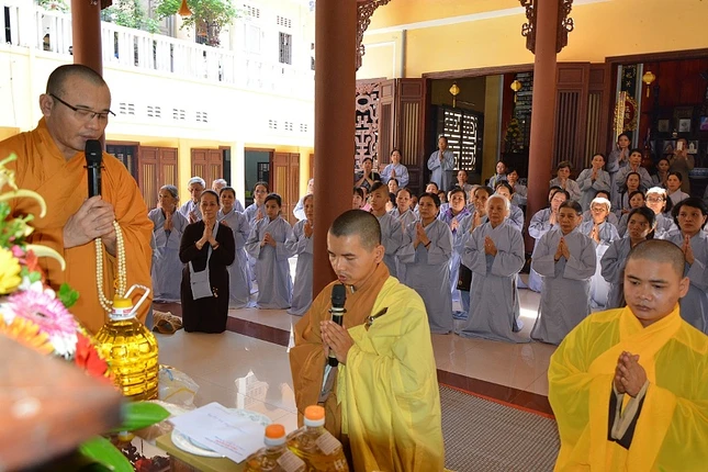 Đà Nẵng: Các chùa cúng dường trường hạ Phổ Đà ảnh 1 dana1.JPG
