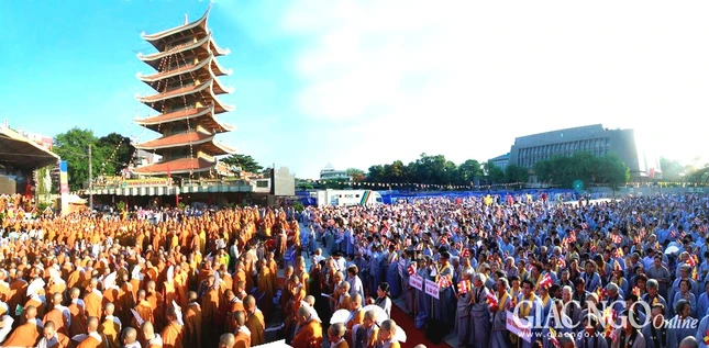 Đại lễ Phật đản PL.2559 - DL.2015 tại Việt Nam Quốc Tự (Q.10, TP.HCM) - Ảnh: Vũ Giang dai le.jpg