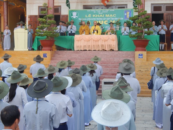 2- khai mac Trai.jpg