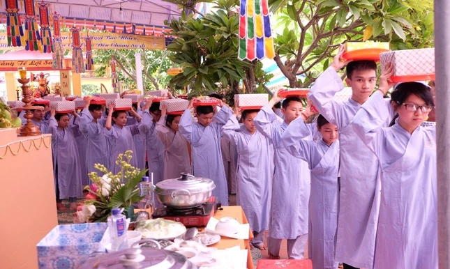 Chùa Phúc Mỹ tổ chức chẩn tế, cúng dường trai tăng ảnh 3 htinh 1.jpg