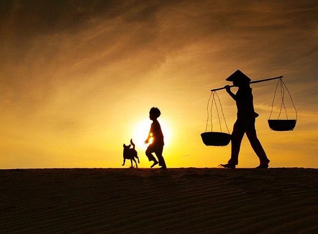 Nhiều lần con sai, mẹ đều nâng đỡ... ảnh 1 me.jpg