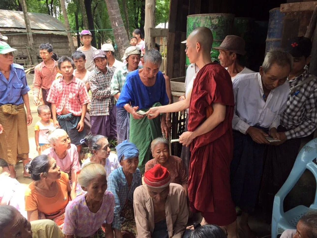 Myanmar: Chư Tăng Ni sinh VN cứu trợ lũ lụt đợt 2 ảnh 2 myanmar 2.jpg