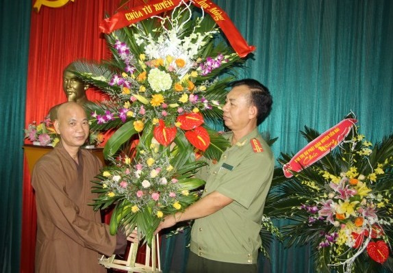 Chùa Từ Xuyên giao lưu, chúc mừng công an tỉnh ảnh 1 IMG_2709.jpg