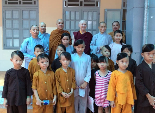 Ni sư Chủ tịch Sakyadhita thăm các chùa ở VN ảnh 4 th_m m_i _m ch_a T_ _n.jpg