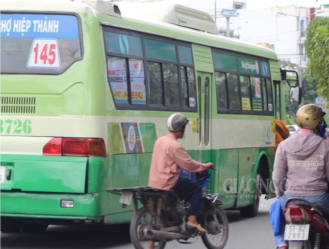 Phóng sự ảnh: Theo chân sư giả khất thực phi pháp ảnh 18 18KT.jpg