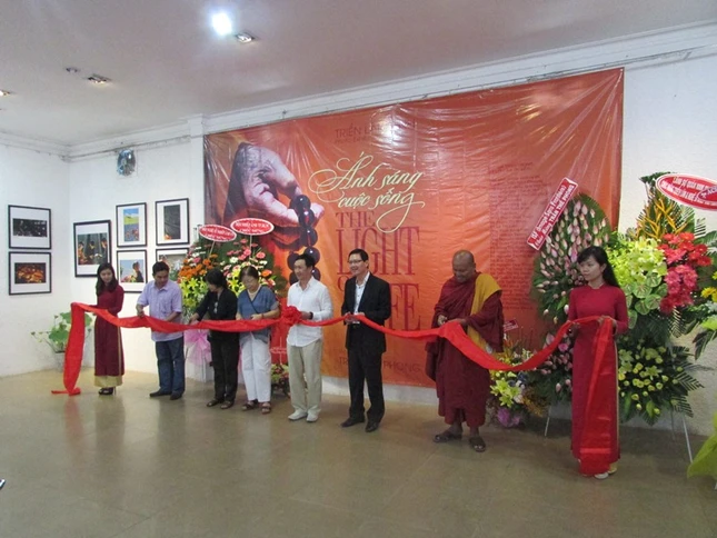 Triển lãm 108 ảnh “Ánh sáng đời sống” trong thiền môn ảnh 1 trien lam1.JPG
