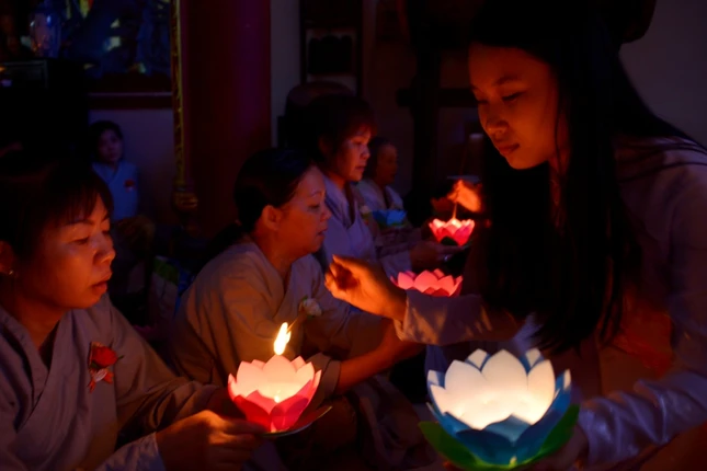 Lễ Bông hồng cài áo tại chùa Quang Minh ảnh 10 BTN_0083.JPG