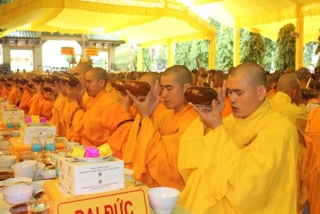 TT-Huế: Đại lễ Vu lan và Pháp hội cúng dường trai tăng ảnh 12 hue 12.JPG