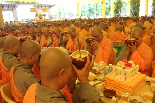 TT-Huế: Đại lễ Vu lan và Pháp hội cúng dường trai tăng ảnh 13 hue 13.JPG