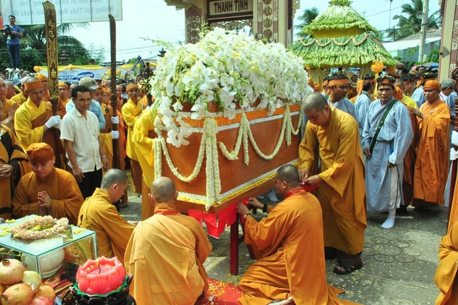 Long An: Lễ truy niệm, di quan cố HT.Thích Tắc Ngộ ảnh 13 DSC_4547.JPG