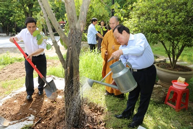 Ông Bí thư Thành ủy TP.HCM thăm chùa Phật Tích ảnh 3 bthu 5.jpg
