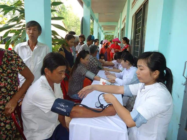 Khám bệnh, tặng quà, cầu cho người dân ảnh 1 plac.jpg