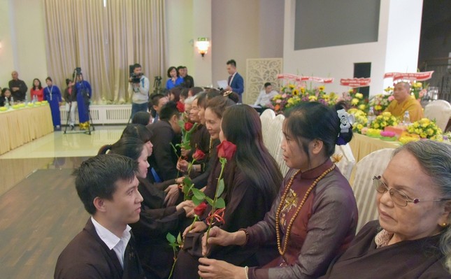 Lễ Vu lan của Phật tử VN tại CH Séc ảnh 2 ch s 4.jpg