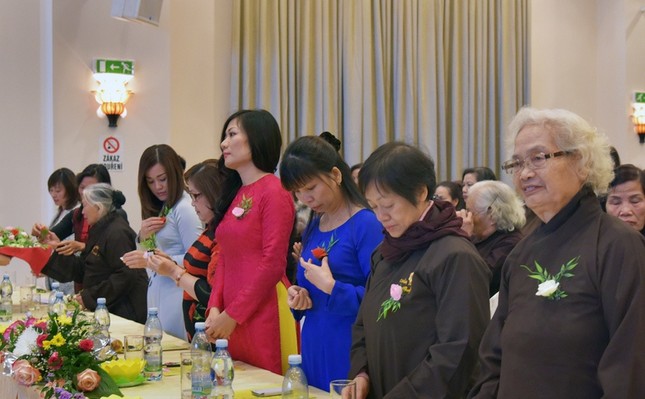 Lễ Vu lan của Phật tử VN tại CH Séc ảnh 6 ch s 7.jpg