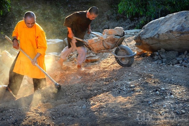 Thấy ánh sáng lóe lên từ những câu chuyện đời... ảnh 5 CHUNG SUC.jpg
