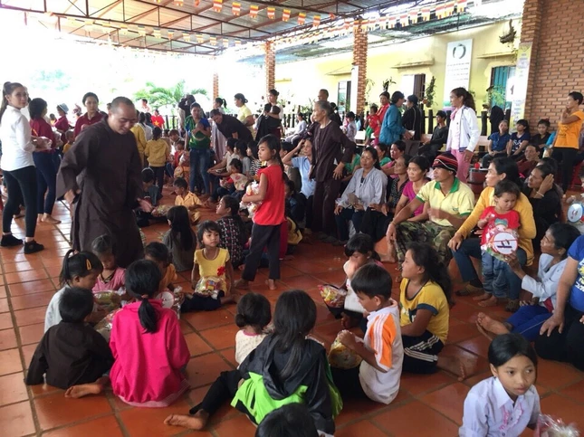 Chùa Hoa Nghiêm tổ chức khóa tu và trung thu ảnh 2 IMG_20150920_174545.jpg