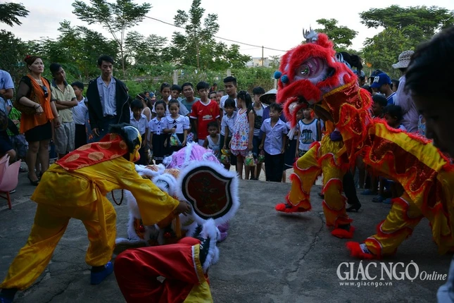 Chùa Phổ Hiền, Pháp Lâm tặng quà Trung thu ảnh 3 TN (7).JPG