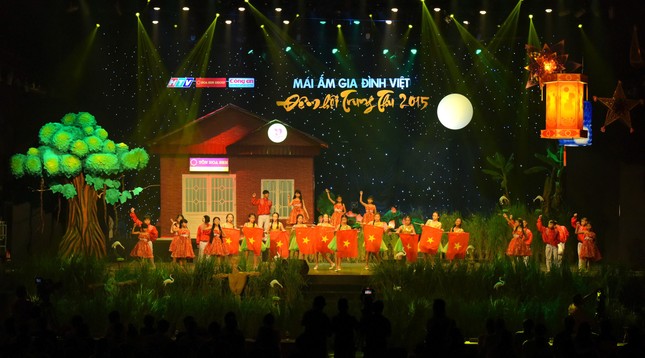 Thêm các đơn vị tổ chức và tặng quà Trung thu ảnh 1 trung thu 1.jpg