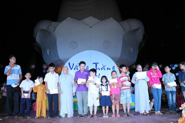 Đà Nẵng: Chùa Quang Minh tổ chức Trung thu ảnh 4 quang minh 4.jpg