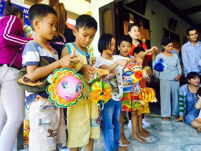 Thêm các đơn vị tổ chức và tặng quà Trung thu ảnh 5 trung thu 6.jpg