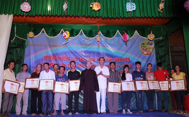 Nhiều cơ sở Phật giáo, từ thiện tổ chức Trung thu ảnh 6 trung thu 7.jpg