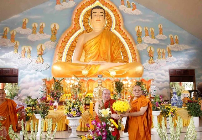 Tang hoa va tinh tai toi truong ha.jpg