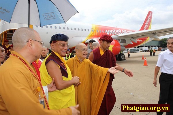Phatgiao-org-vn-tp-hcm-don-tiep-duc-phap-vuong-va-tang-doan-druka02.jpg