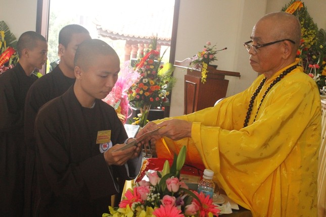 TT-Huế: Trường TCPH khai giảng và tổng kết khóa VI ảnh 8 anh11.jpg