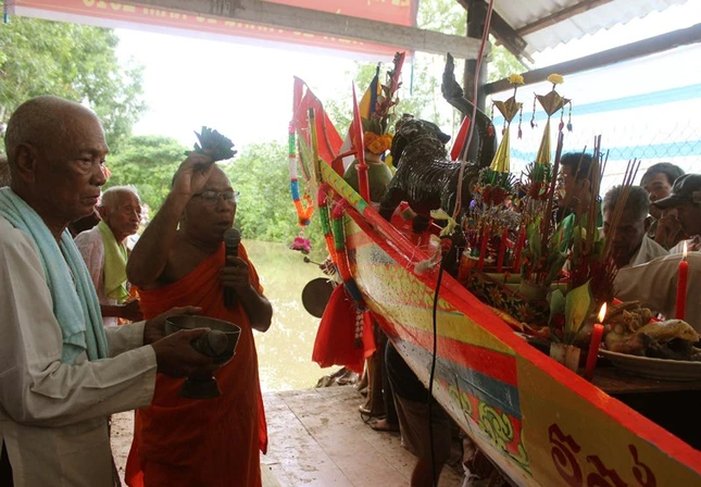 ht1-nghi thuc vay nuoc cau kinh cua su sai trong le ha thuy.jpg