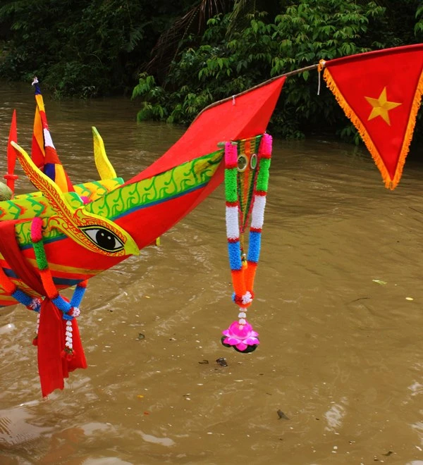 ht5-Can canh dau ghe ngo trong ngay ha thuy.JPG