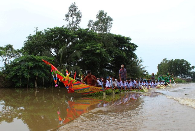 ht6-ghe ngo sau khi lam le duoc dua vao tap luyen.JPG
