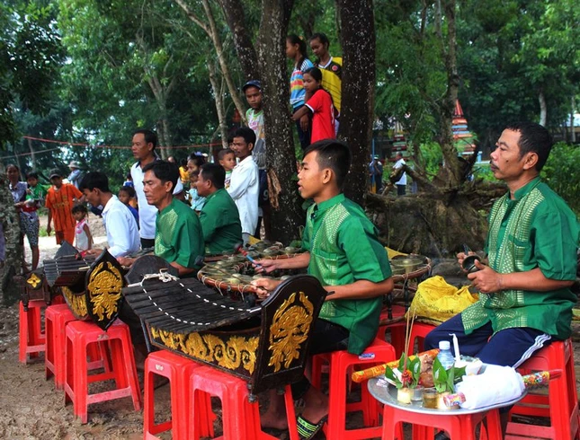 ht7-doi nhac ngu am trong buoi le ha thuy.JPG