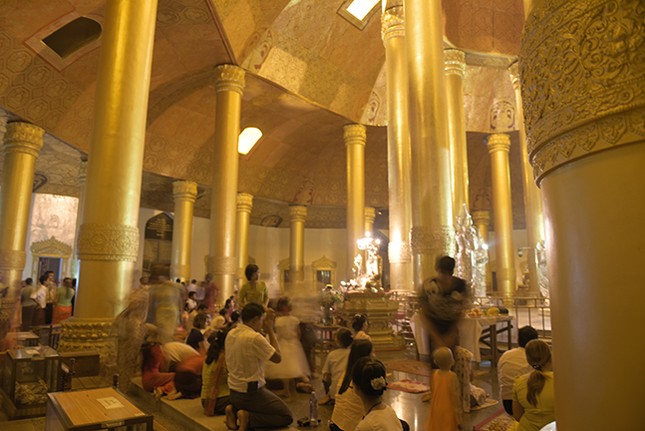 Phật tử Myanmar mừng lễ hội ánh sáng ảnh 2 lehoi2.jpg