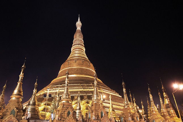 Phật tử Myanmar mừng lễ hội ánh sáng ảnh 4 lehoi4.jpg