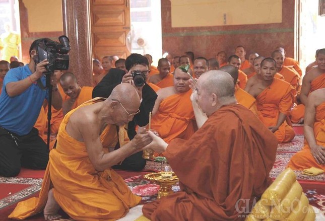 Phật giáo Campuchia tổ chức lễ dâng y Kathina ảnh 4 vgiang10.jpg