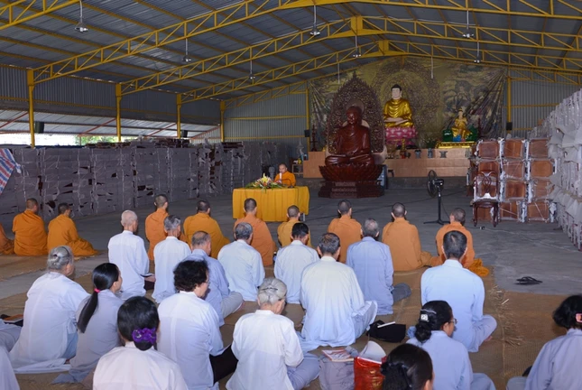 Khoa tu ngay 8-11 (2).JPG