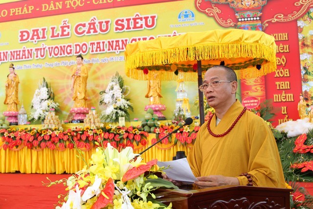 Chùm ảnh: Đại lễ cầu siêu nạn nhân tai nạn giao thông ảnh 11 causieu 12.jpg