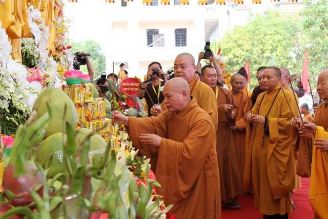 Chùm ảnh: Đại lễ cầu siêu nạn nhân tai nạn giao thông ảnh 15 causieu 16.jpg