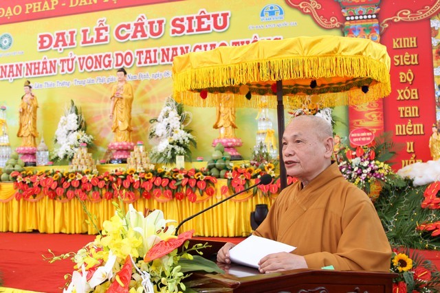 Chùm ảnh: Đại lễ cầu siêu nạn nhân tai nạn giao thông ảnh 2 causieu 5.jpg