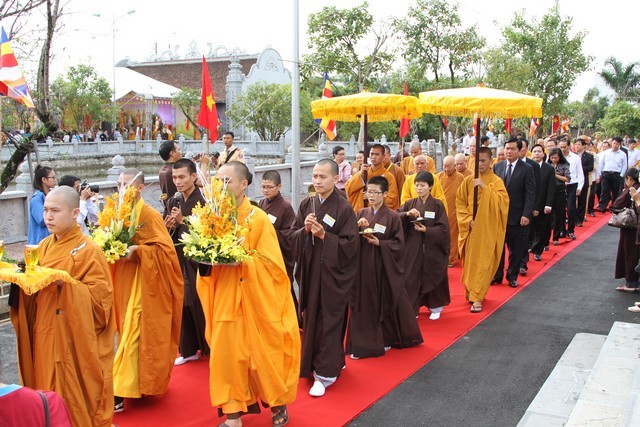 Chùm ảnh: Đại lễ cầu siêu nạn nhân tai nạn giao thông ảnh 1 causieu 6.jpg