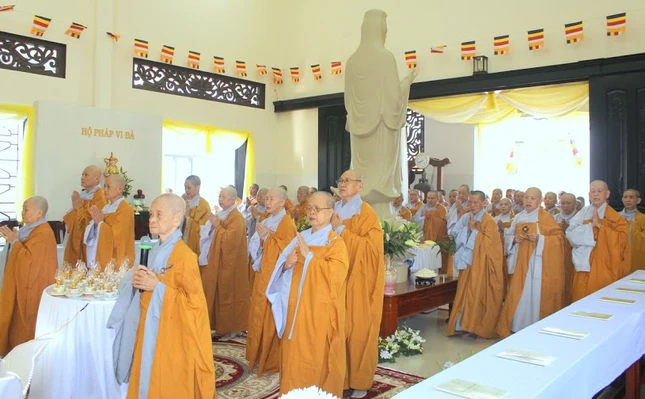 Ni viện Tịnh Nghiêm tổ chức pháp hội Dược Sư ảnh 1 tinhnghiem 2.JPG