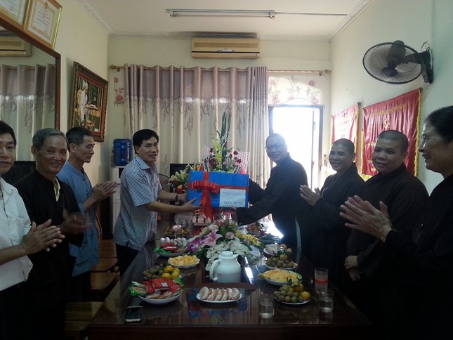PG H.Triệu Sơn chúc mừng UBMTTQVN huyện ảnh 1 mtong.jpg